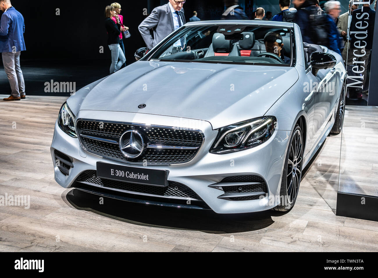 Paris, Frankreich, 02.Oktober 2018: Mercedes E300 Cabriolet bei Mondial Paris Motor Show, 5. Generation W213 E-Klasse Cabrio von Mercedes Benz Stockfoto