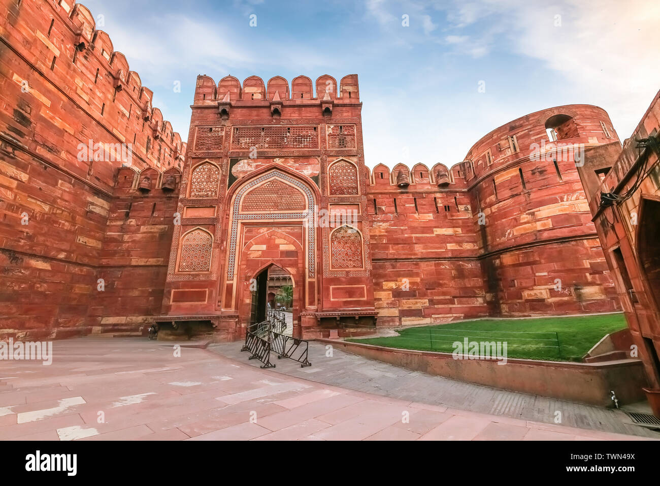 Agra Fort - Historische Mughal Architektur aus rotem Sandstein fort von mittelalterlichen Indien. Agra Fort ist ein UNESCO Weltkulturerbe in der Stadt Agra Indien. Stockfoto