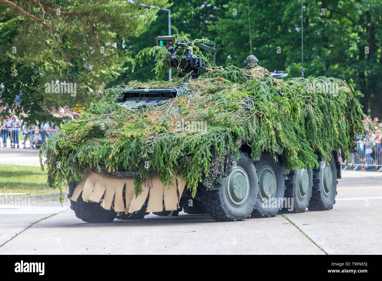 AUGUSTDORF/Deutschland - Juni 15, 2019: Deutsche gepanzerte Fahrzeug GTK Boxer Laufwerke auf eine Taktik, die Demonstration an öffentliche Veranstaltung Tag der Bundesweh Stockfoto