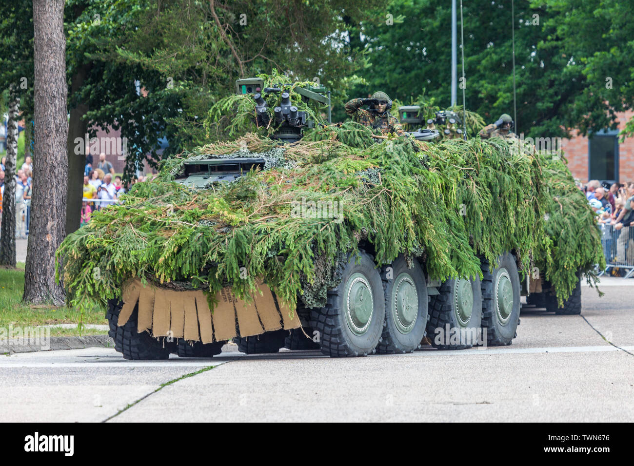 AUGUSTDORF/Deutschland - Juni 15, 2019: Deutsche gepanzerte Fahrzeug GTK Boxer Laufwerke auf eine Taktik, die Demonstration an öffentliche Veranstaltung Tag der Bundesweh Stockfoto