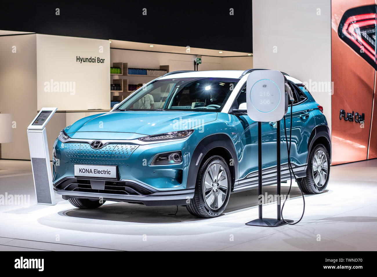 Paris, Frankreich, Oktober 02, 2018: Blau metallic Hyundai Kona Elektrische bei Mondial Paris Motor Show, Elektrische-SUV von Hyundai produziert Stockfoto