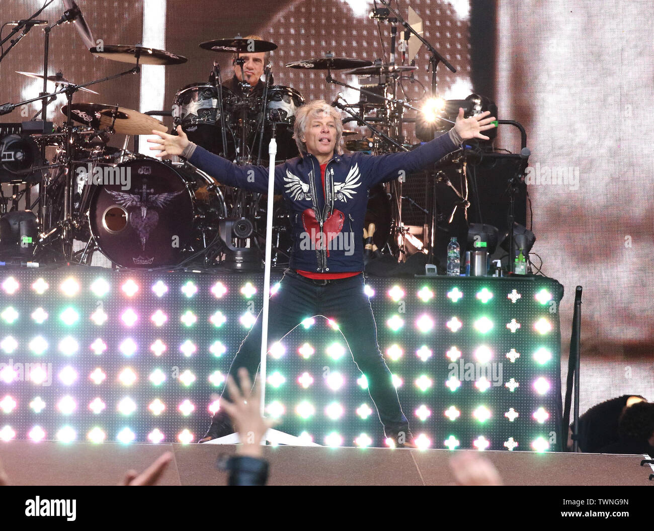 Bon Jovi durchführen auf der Bühne." Dieses Haus steht nicht zum Verkauf"-Tour im Wembley Stadion in London. Stockfoto