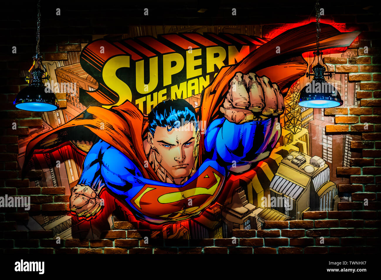 Malaysia, Johor Bahru - Apr 7, 2019: DC Comics Superhelden Cafe, schön mit Superhelden alle Runden in Johor Bahru City Square, Malaysia eingerichtet Stockfoto