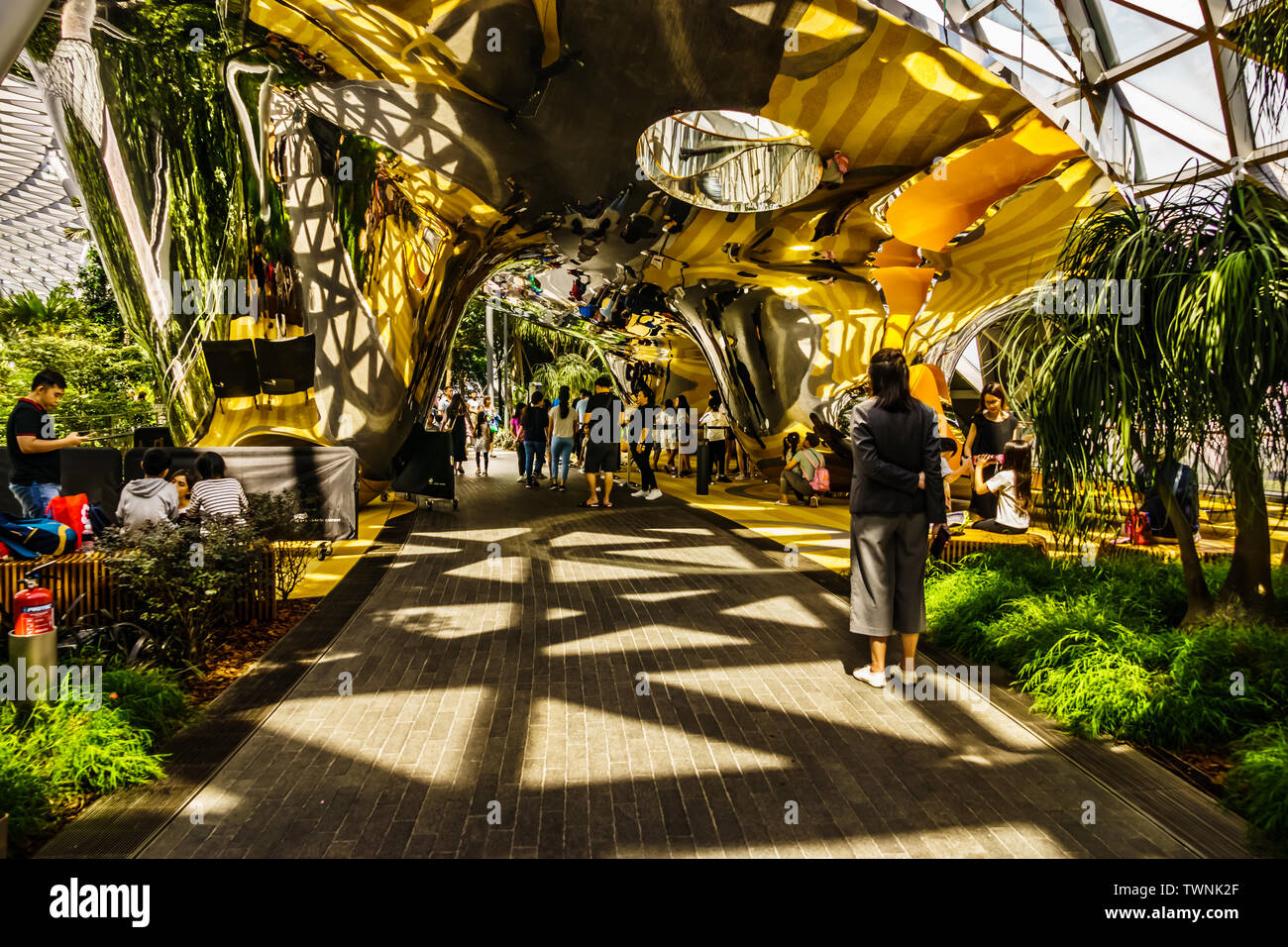 Singapur - May 11, 2019: Discovey Folien ist eine Aussichtsplattform und riesigen skulpturale Spielgelände. Jewel Changi Airport ist eine gemischte Entwicklung bei Chang Stockfoto