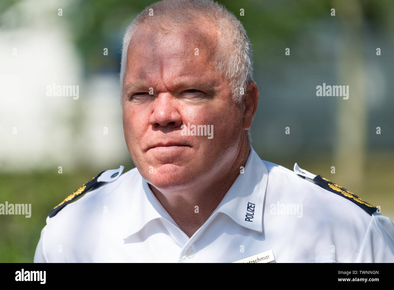 Dresden, Deutschland. Juni, 2019 21. Horst Kretzschmar, Präsident der staatlichen Polizei Sachsen, kommt zu der Präsentation der neuen Messenger-App, mir Pol-App, bei der Polizei in Sachsen. Credit: Robert Michael/dpa-Zentralbild/dpa/Alamy leben Nachrichten Stockfoto
