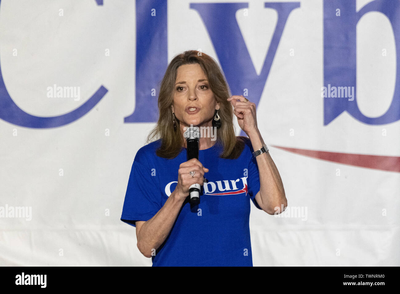 Demokratisches hoffnungsvolles Neues Zeitalter Thema Marianne Williamson Adressen der Jim Clyburn Weltberühmten Fisch braten Juni 21, 2019 in Columbia, South Carolina. Das Ereignis tritt weg von der South Carolina Demokratischen Konvent Wochenende und 22 Demokratische Kandidaten planen, die Veranstaltung zu besuchen. Stockfoto