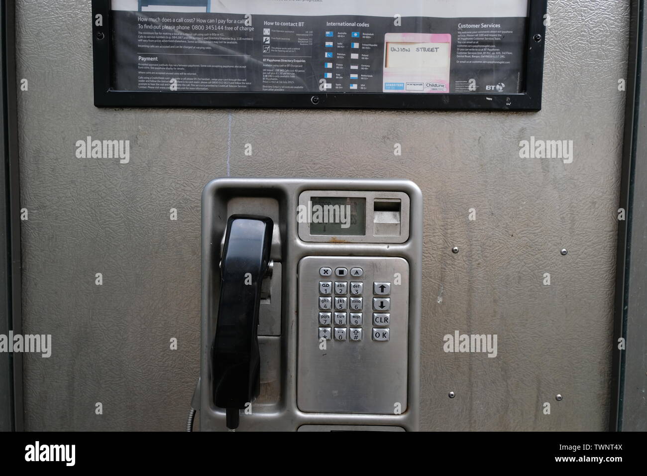 Telefonzellen, vernachlässigten, aber immer noch in Gebrauch Stockfoto