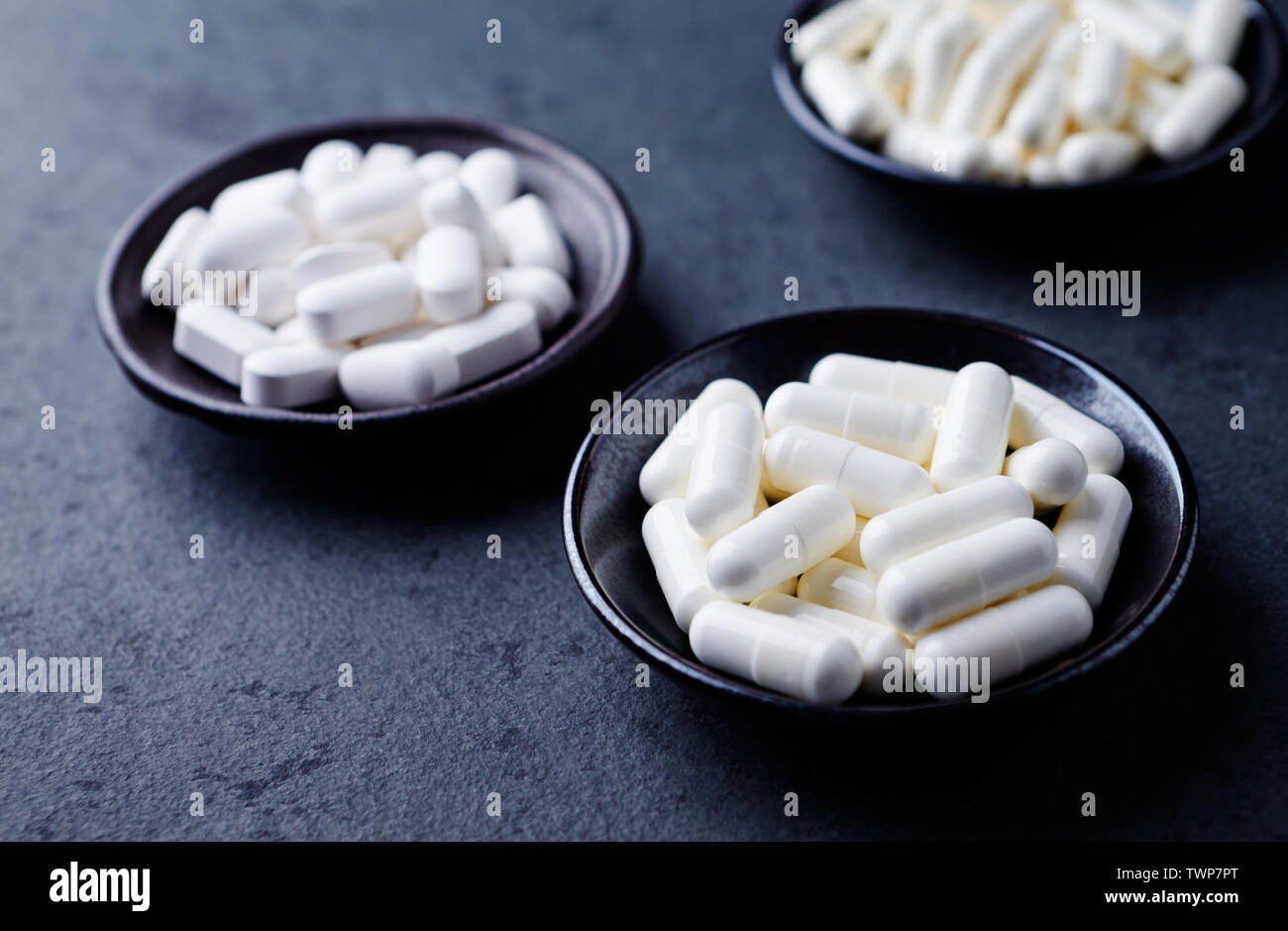 Creatin und Arginine alpha-ketoglutarate (AAKG) kapseln und BCAA Tabletten  Stockfotografie - Alamy