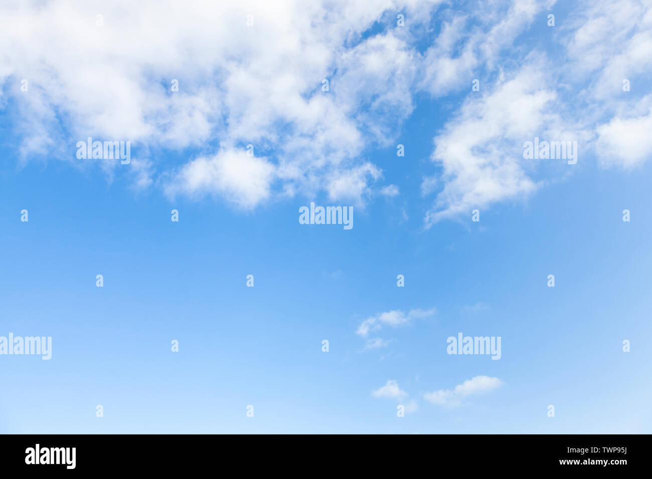 Blauer Himmel, Wolken Stockfoto