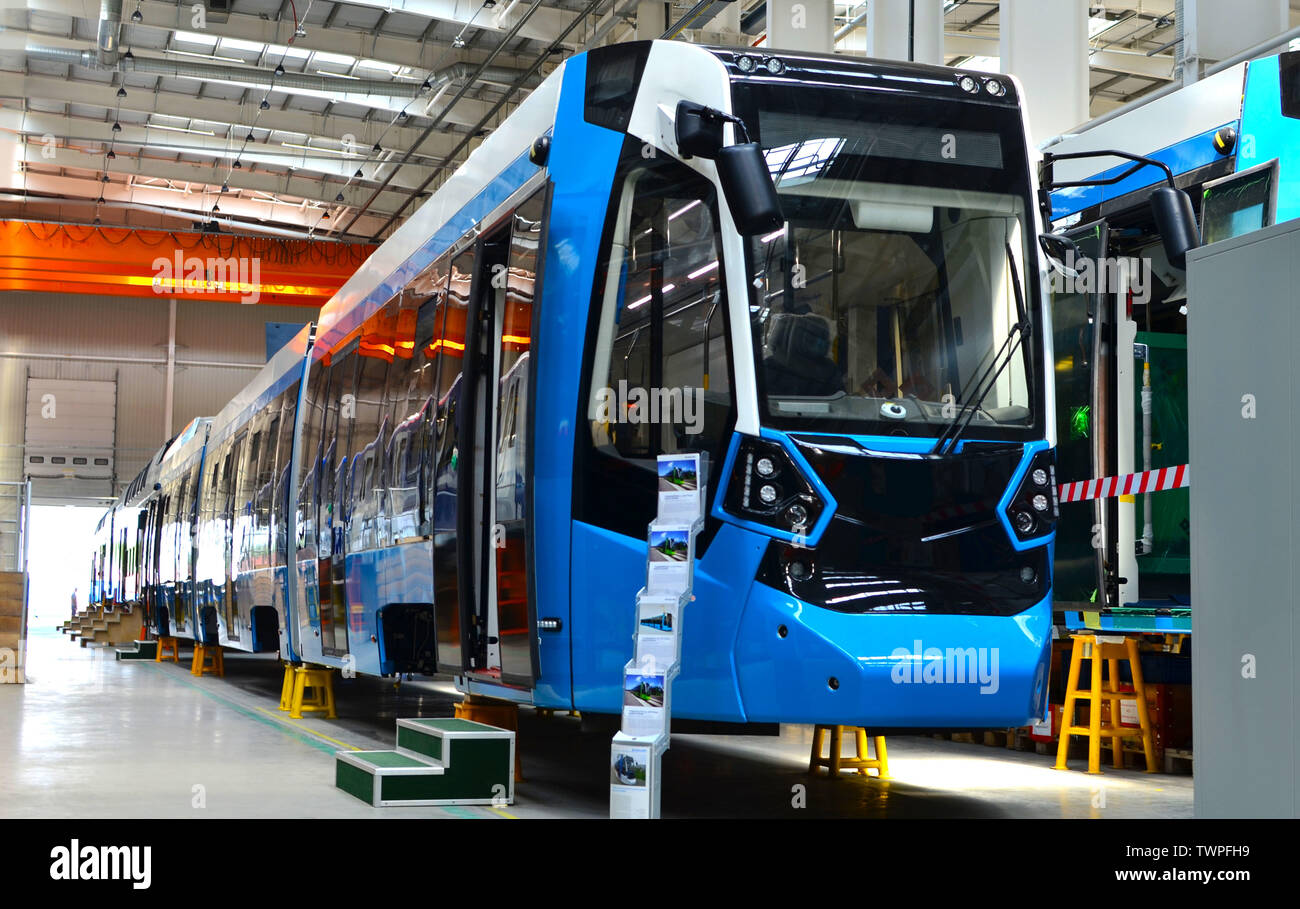 08.06.2019. Minsk, Weißrussland: Schweizer Schienenfahrzeughersteller Stadler führt den Vertrag zu produzieren und liefern Straßenbahn "Metelista" für t vergeben Stockfoto