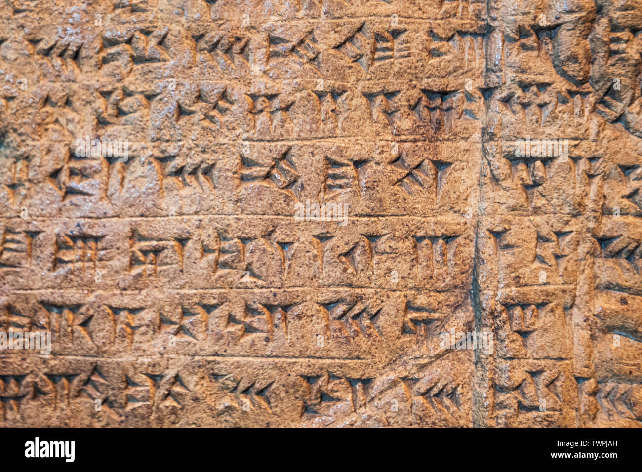Alten Assyrischen und sumerische Keilschrift Carven auf Stein aus Mesopotamien. Stockfoto