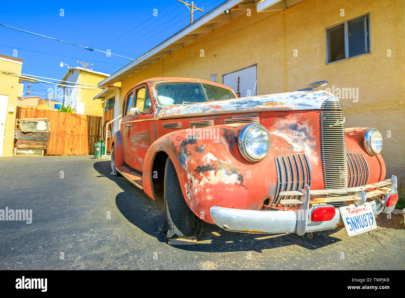 Barstow, Kalifornien, USA - 15. August 2018: Weitwinkelaufnahme der S1P 639 Oldtimer auf der historischen Route 66 Motel in Barstow auf der Route 66, die Hauptstraße der Stadt Stockfoto