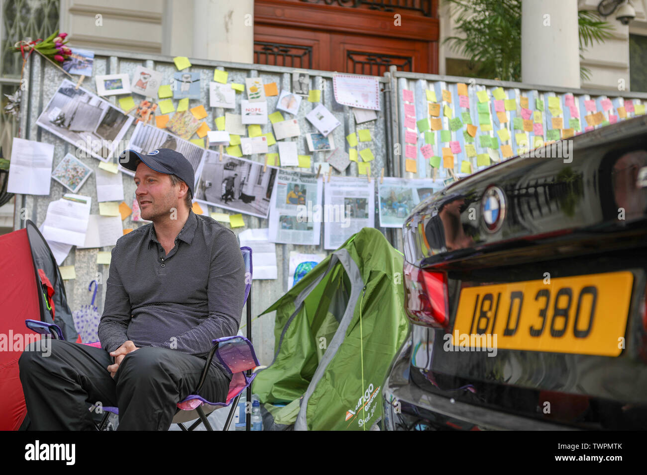 Iranische Botschaft, London, UK. 22. Juni, 2019. Richard Ratcliffe weiter seinen Hungerstreik außerhalb der Botschaft des Iran in Knightsbridge. Richard ist der Ehemann von Nazanin Zaghari-Ratcliffe, im Iran inhaftiert. Penelope Barritt/Alamy leben Nachrichten Stockfoto