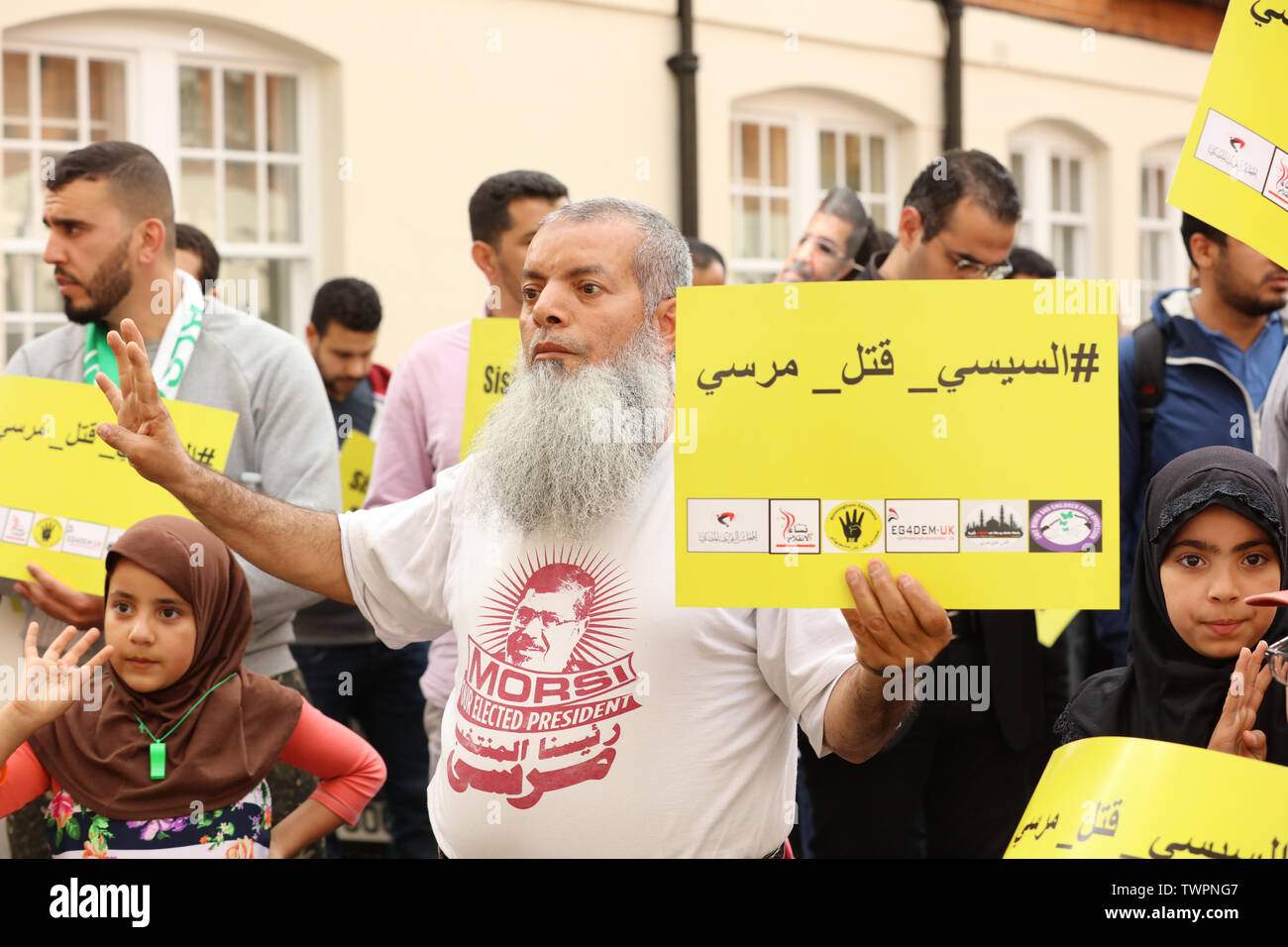 London, Großbritannien. 21. Juni 2019. Die Demonstranten vor der Ägyptischen Botschaft in London, in der Erinnerung der Mursi, der vor kurzem stürzte im Gericht in Kairo. Credit: Joe Kuis/Alamy Nachrichten Stockfoto