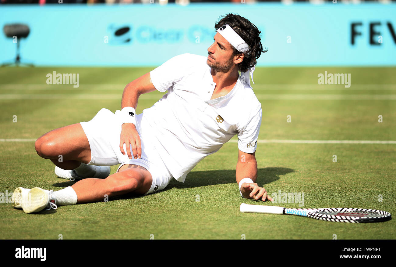 Feliciano Lopez reagiert nach unten fallen in der Men's singles Halbfinale am Tag sechs Der Fever-Tree Meisterschaft am Queen's Club, London. Stockfoto