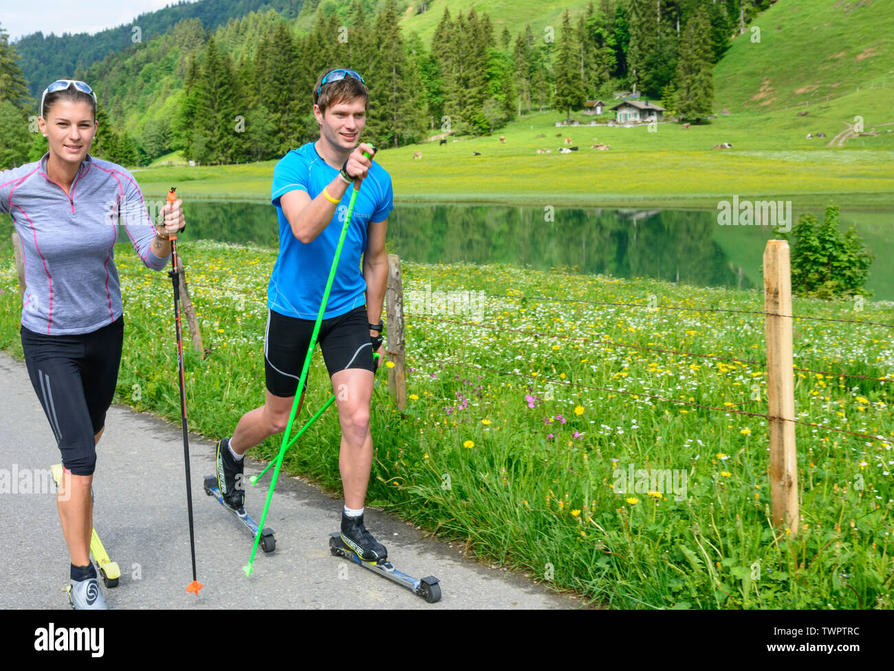 CC-Skifahrer während einer Trainingseinheit im Sommer Stockfoto