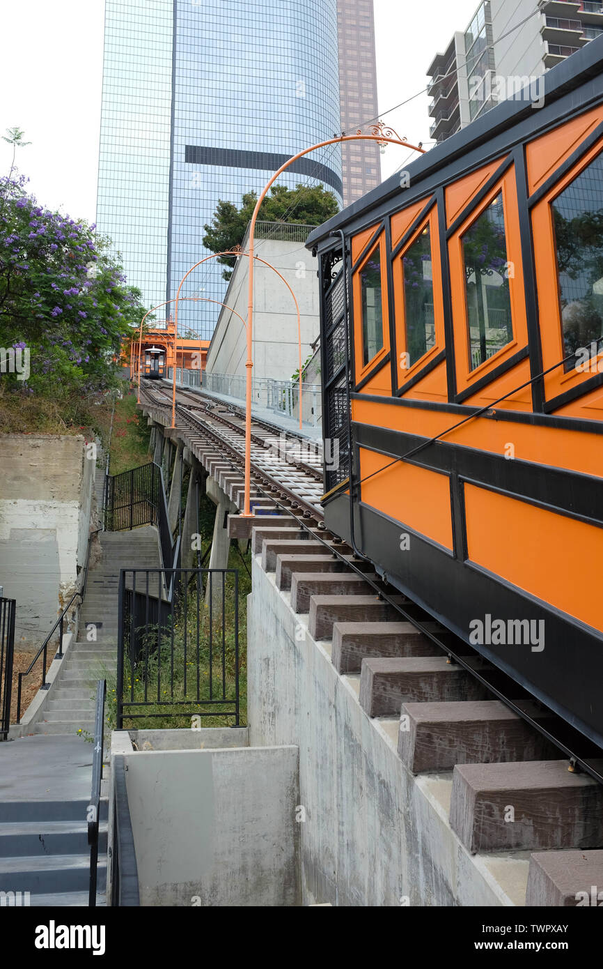 LOS ANGELES - Kalifornien: 18. JUNI 2019: Vertikale closeup von Engeln Flug, ein Wahrzeichen schmalspurige Standseilbahn im Bunker Hill Viertel von D Stockfoto