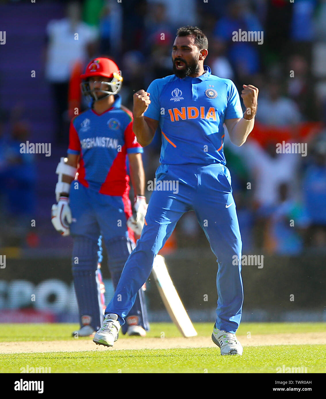 Indiens Mohammed Shami feiert die Wicket des Afghanischen Mujeeb Ur Rahman während der ICC Cricket World Cup group stage Gleiches an der Schüssel, Southampton, Hampshire. Stockfoto