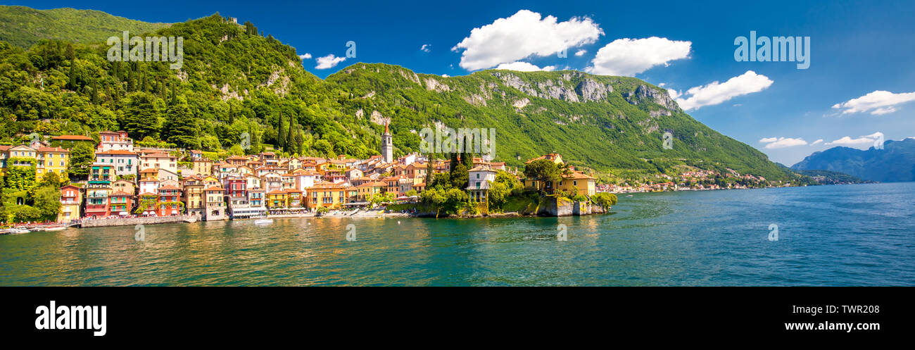 Altstadt von Varenna am Comer See mit den Bergen im Hintergrund, Lombardei, Italien, Europa. Stockfoto