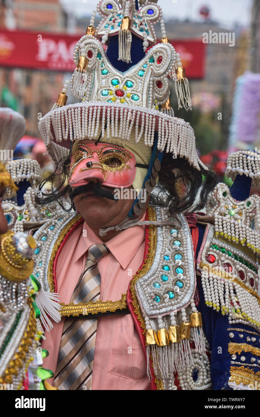 Maskierte Mann im Gran Poder Festival, La Paz, Bolivien Stockfoto