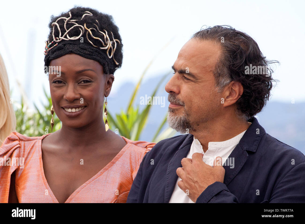 Maimouna N'Diaye und Direktor und Präsident der Jury des Filmfestivals in Cannes Alejandro Gonzalez Inarritu auf die Jury Foto an der 72nd Cannes Film Festival, Dienstag, 14. Mai 2019, Cannes, Frankreich. Foto: Doreen Kennedy Stockfoto