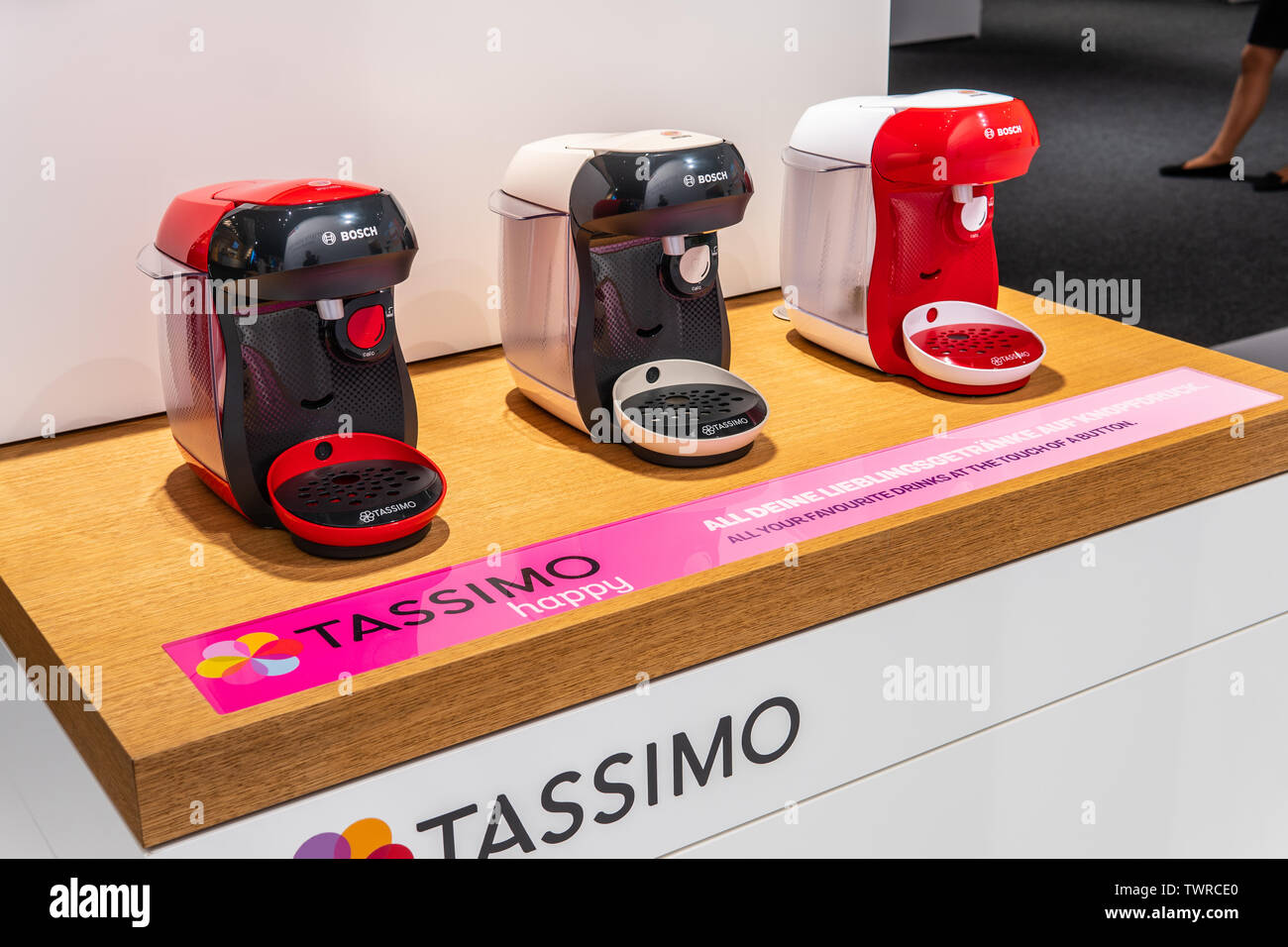 Berlin, Deutschland, 29. August 2018 neue Bosch Tassimo Kaffeemaschine bei  der Robert Bosch Ausstellungspavillon Showroom, stand auf globale  Innovationen zeigen IFA Stockfotografie - Alamy