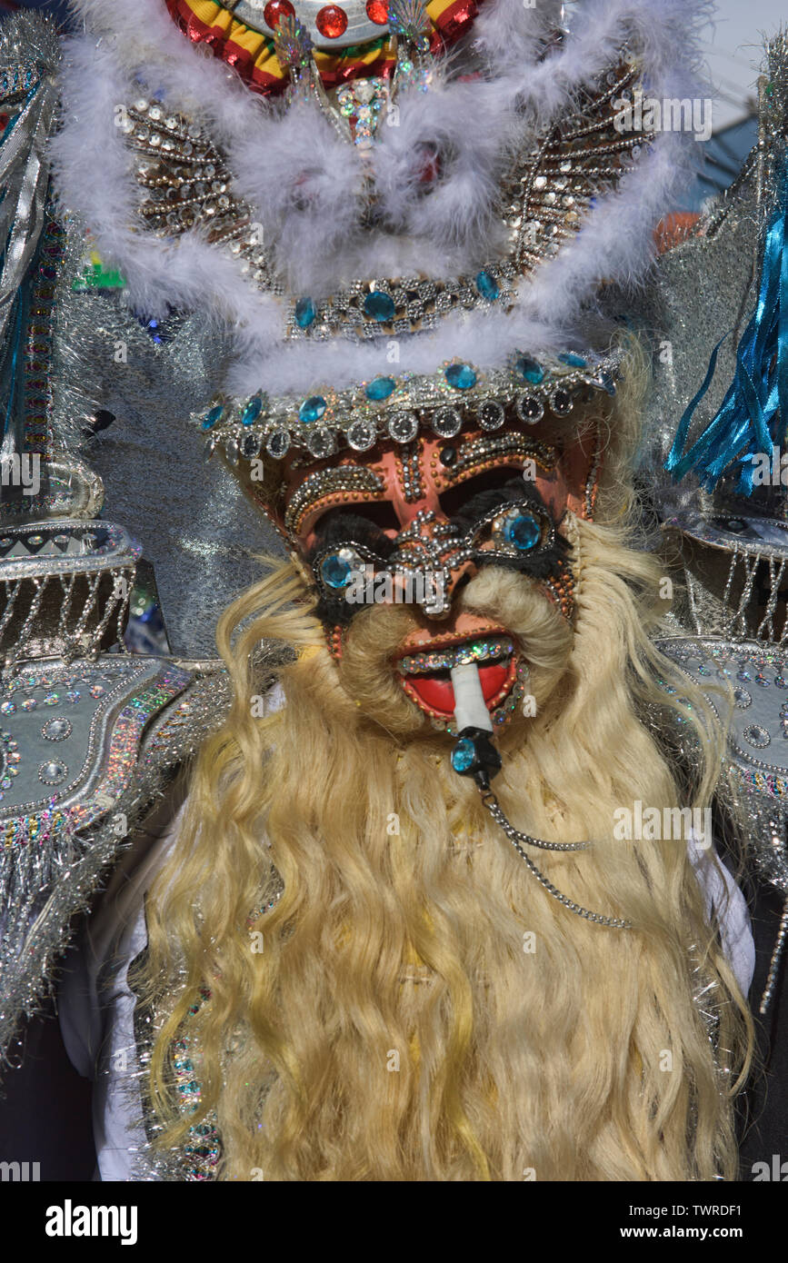 Maskierte Tänzer im Gran Poder Festival, La Paz, Bolivien Stockfoto