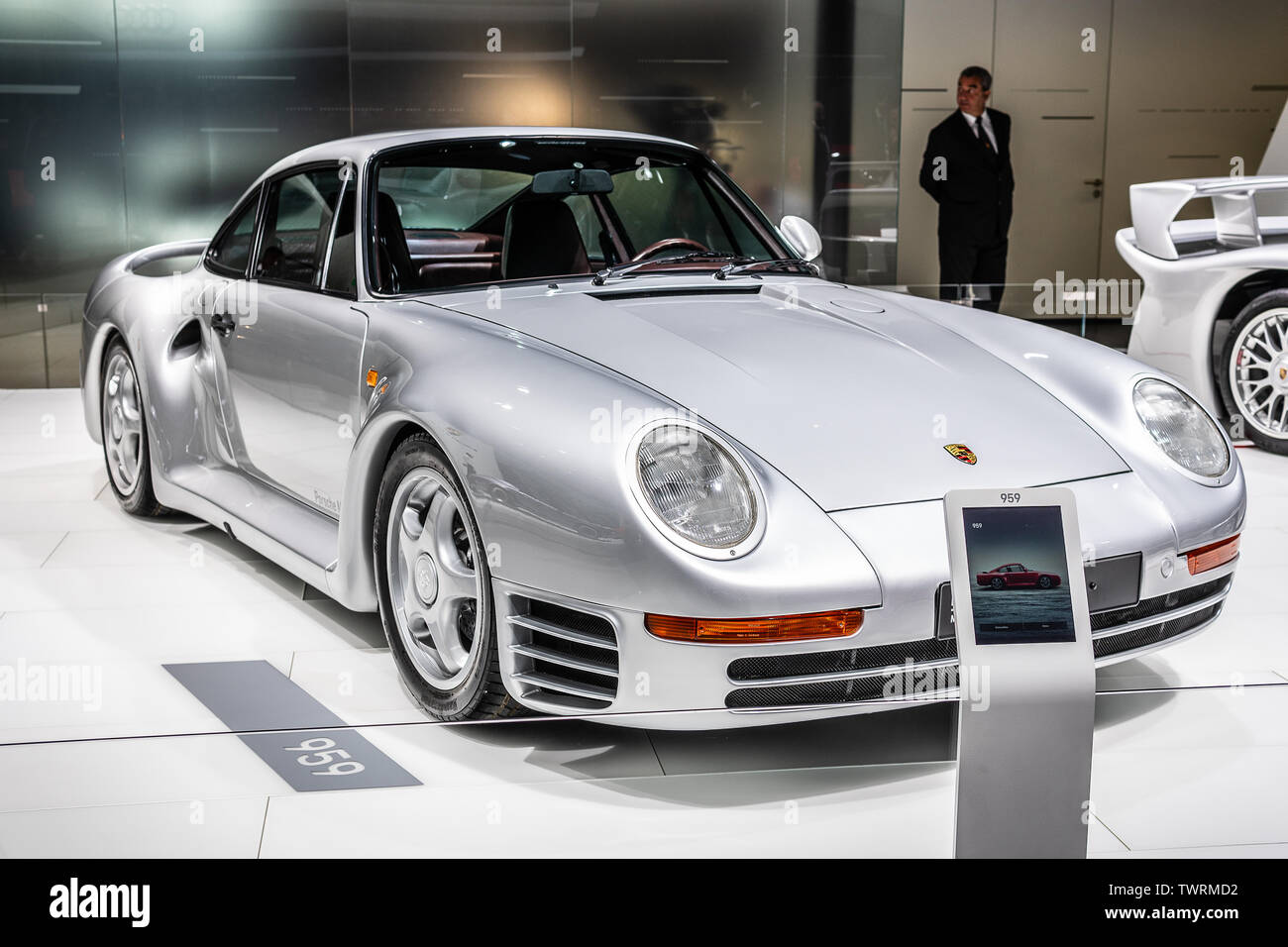 Paris, Frankreich, Oktober 02, 2018: metallic silber Porsche 959 bei Mondial Paris Motor Show, Sport Auto von deutschen Autobauer Porsche hergestellt Stockfoto