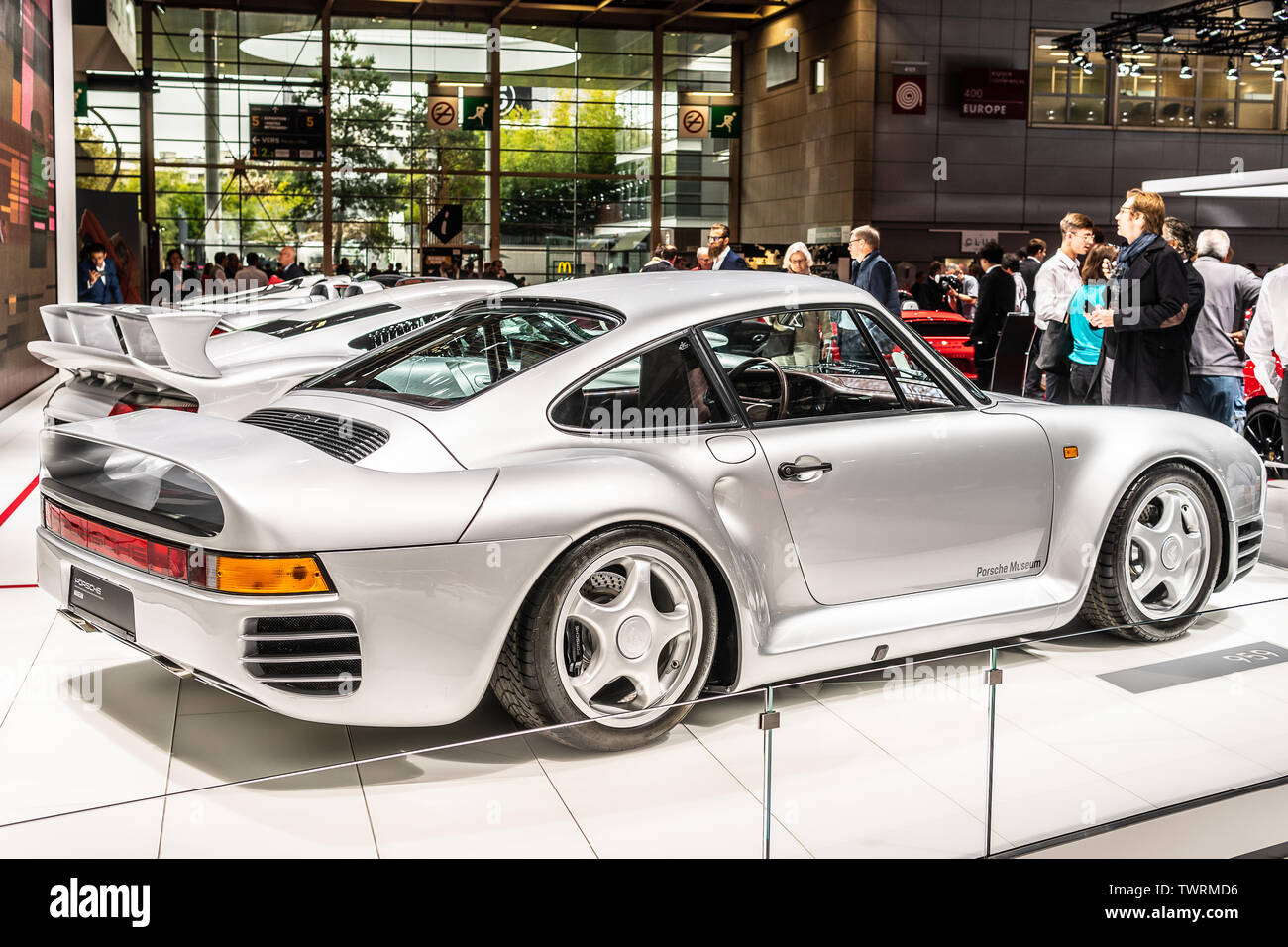 Paris, Frankreich, Oktober 02, 2018: metallic silber Porsche 959 bei Mondial Paris Motor Show, Sport Auto von deutschen Autobauer Porsche hergestellt Stockfoto