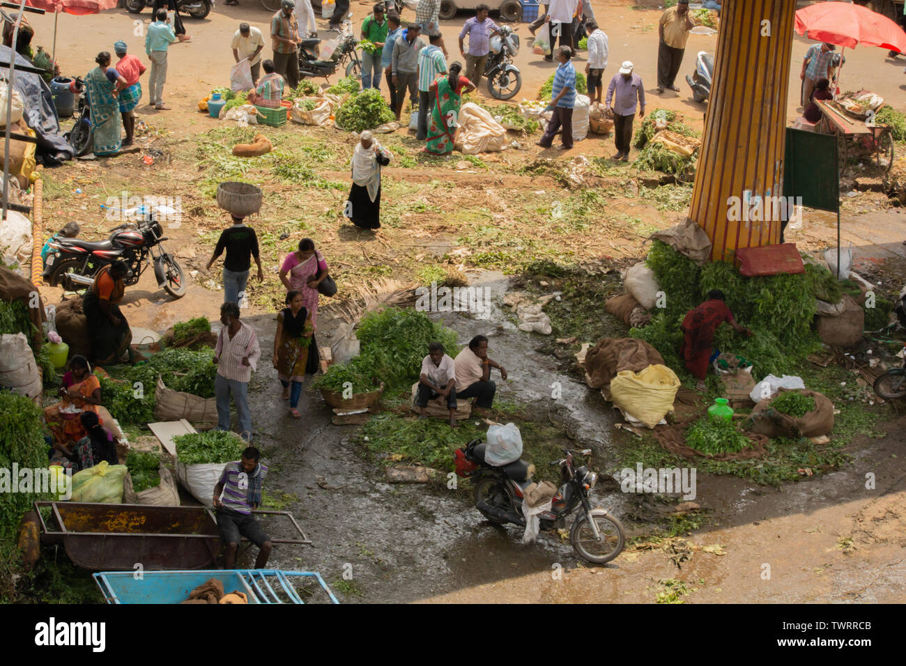 Bangalore, Indien - 4. Juni 2019: Luftaufnahme der Vielbeschäftigte Menschen an KR Markt auch als Stadt Markt bekannt, es ist die größte Großhandelsmarkt zu tun Stockfoto