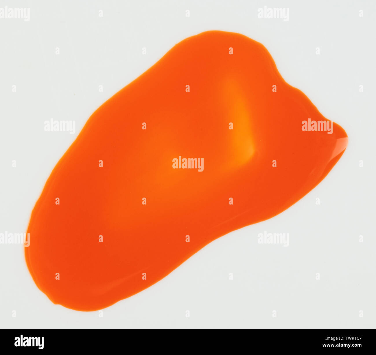 Orange Lack Anschlag auf weißem Hintergrund Nahaufnahme isoliert Stockfoto