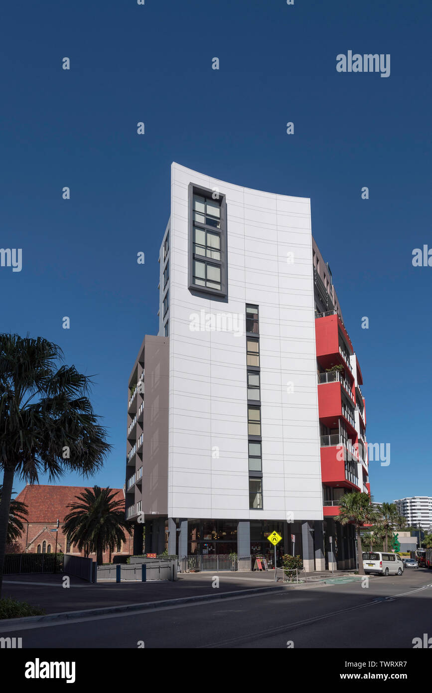 Ein hohes Apartmentgebäude in der Sydney Vorort von Wolli Creek, Australien Stockfoto