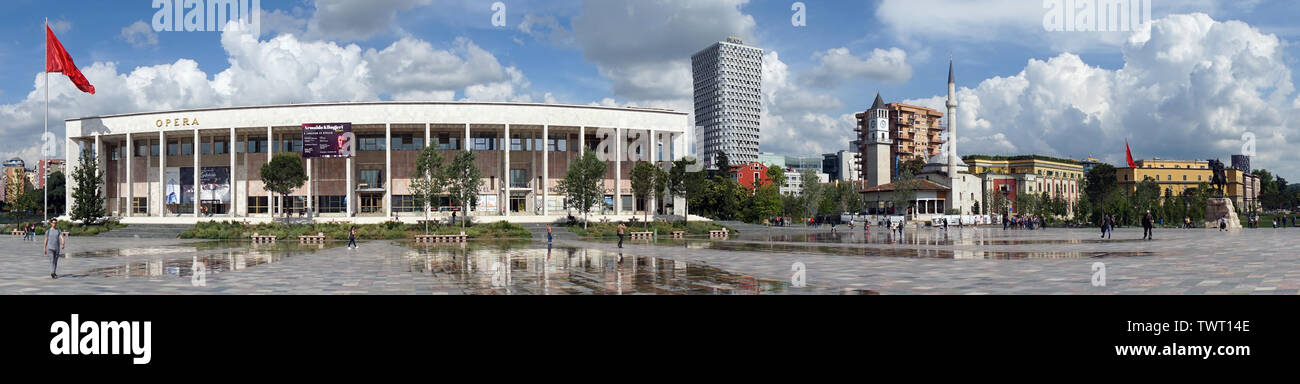 TIRANA, Albanien - ca. Mai 2019 Panorama von Skanderberg Square Stockfoto