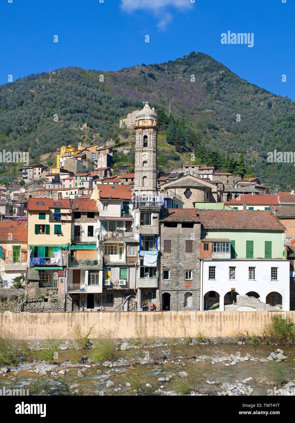 Badalucco, mittelalterliches Dorf in der Provinz Imperia, Riviera di Ponente, Ligurien, Italien Stockfoto