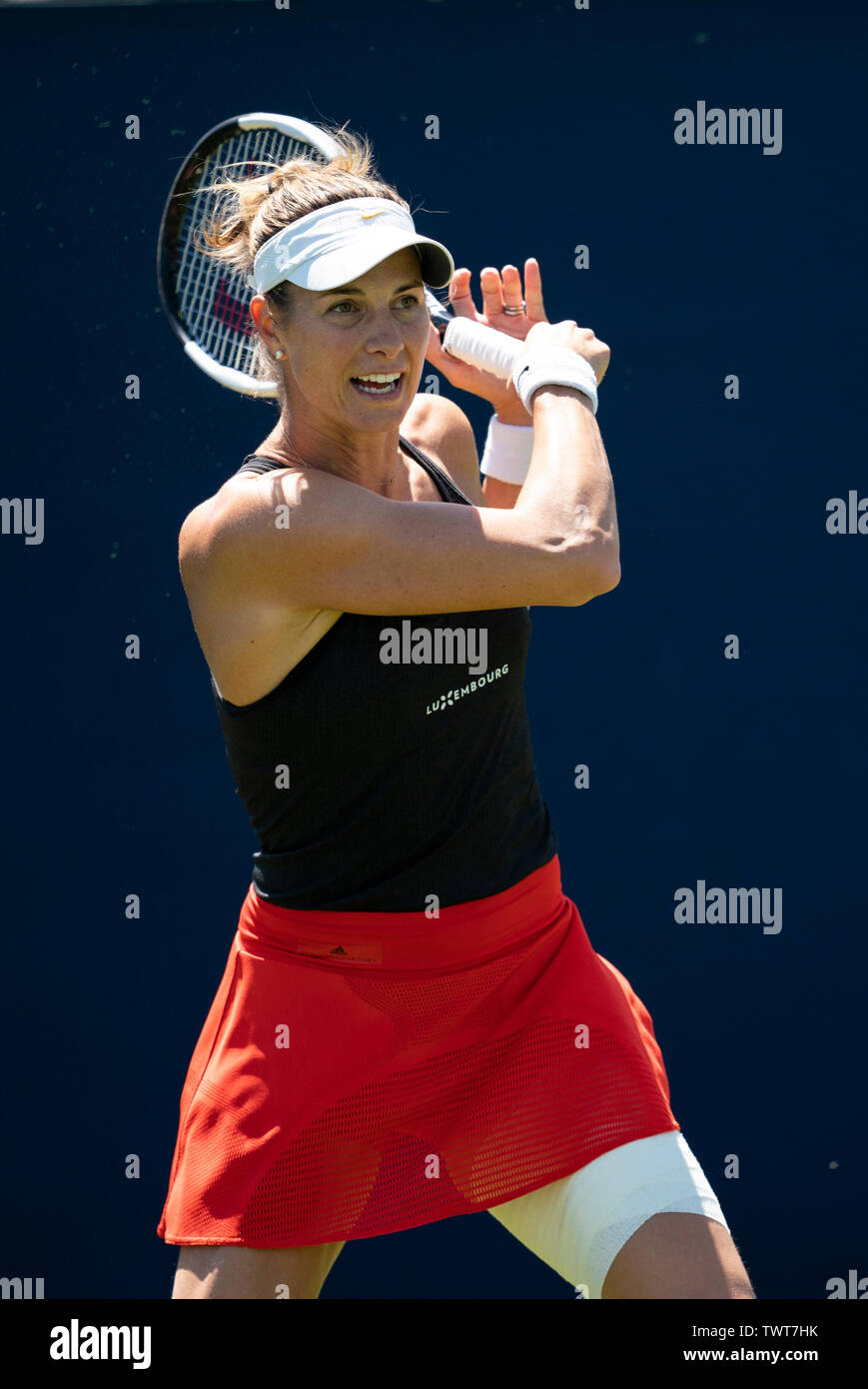 Mandy Minella (Luxemburg) in Aktion gegen Astra Sharma Natur Tal Internationale 2019, Devonshire Park, Eastbourne - England. Freitag, 21, Juni, 2 Stockfoto