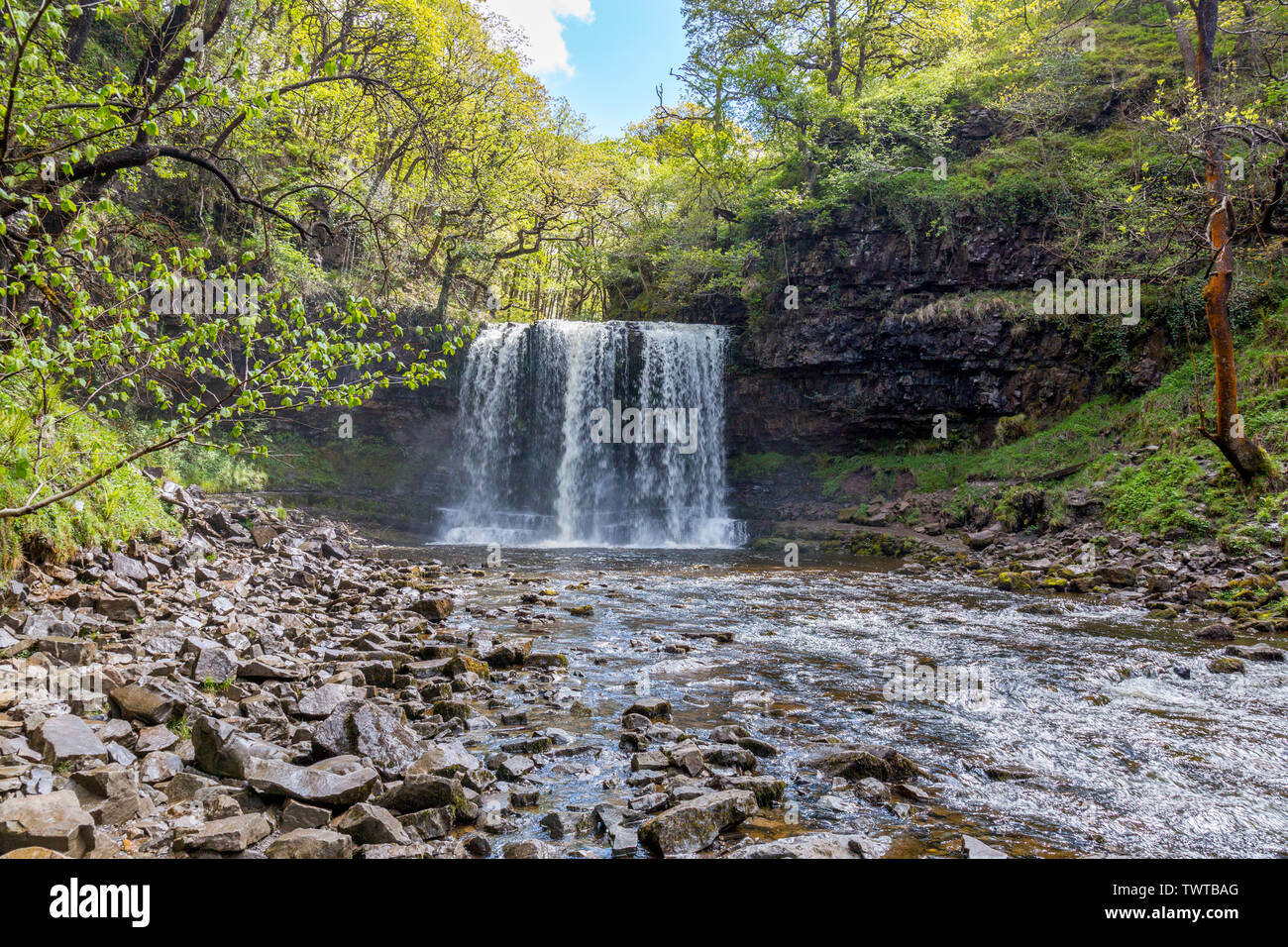 Die Afon Hepste Kaskaden über Sgwd yr Eira Wasserfall an der vier Wasserfälle in den Brecon Beacons National Park, Powys, Wales, Großbritannien Stockfoto