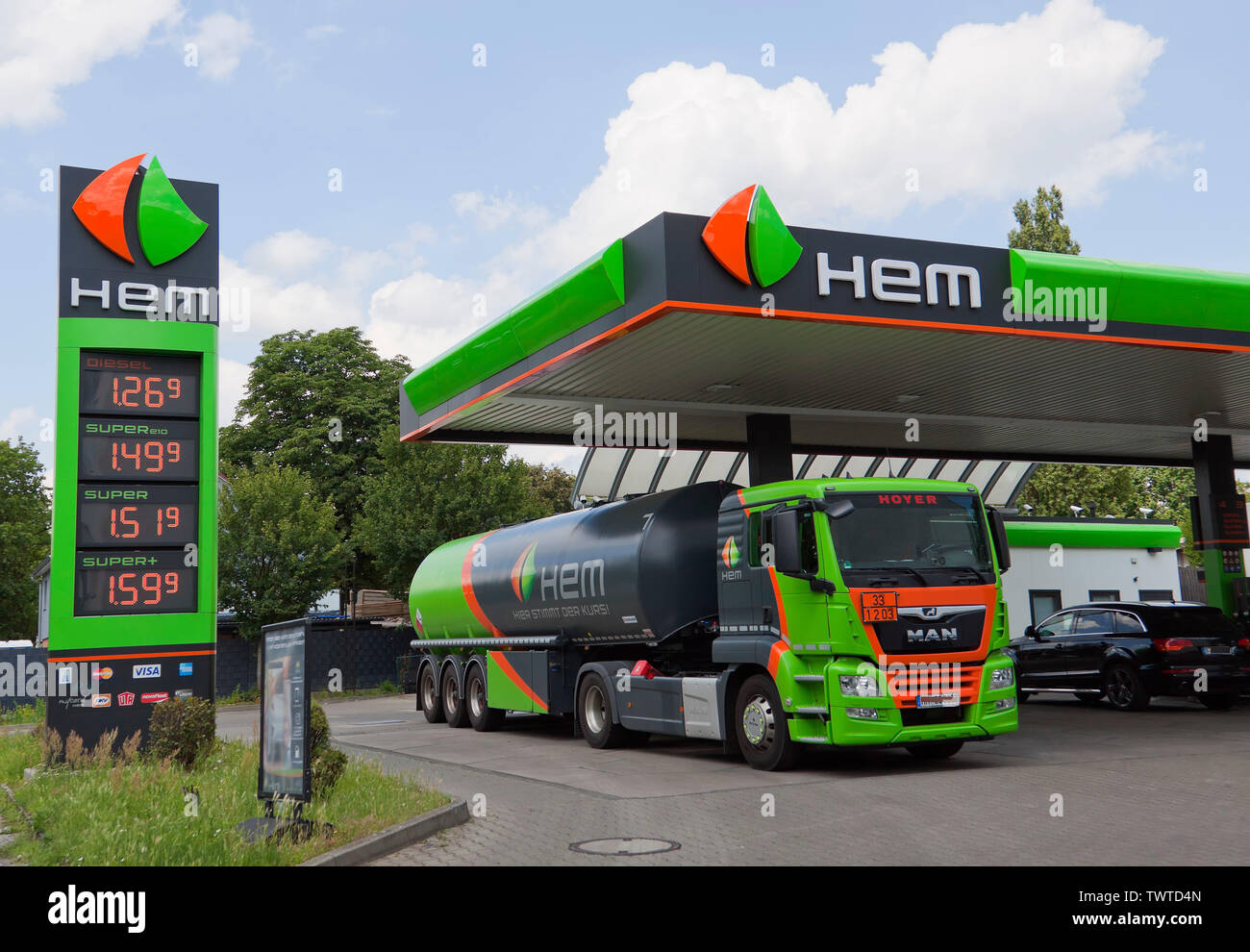 Hem Tankstelle In Der Nähe Preise Saum logo -Fotos und -Bildmaterial in hoher Auflösung – Alamy