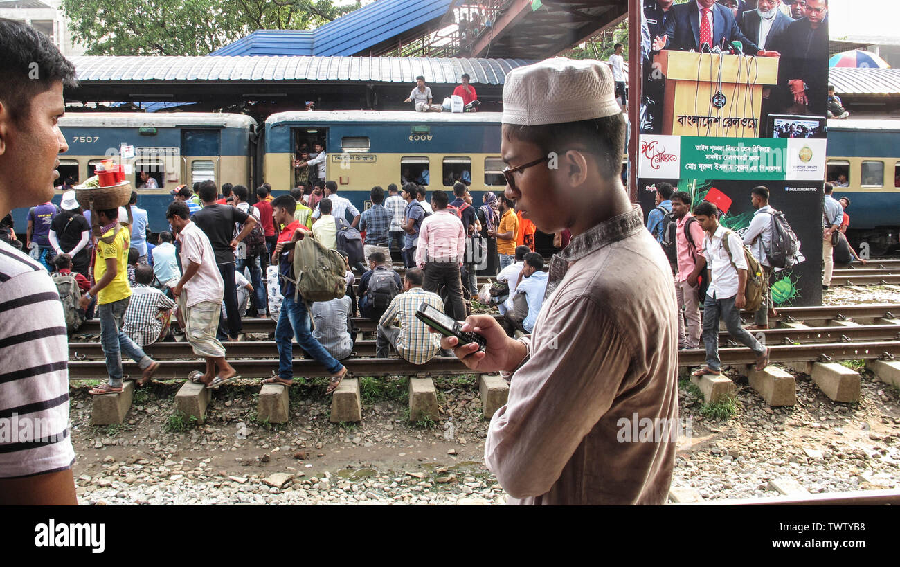 Eid Journey Lebensgefahr, 03jun 2019Dhaka Bangladesch, Tausende von Menschen waren in diesem Zug. Sie gehen zu ihrem Heimathaus, um ein Fest zu feiern Stockfoto