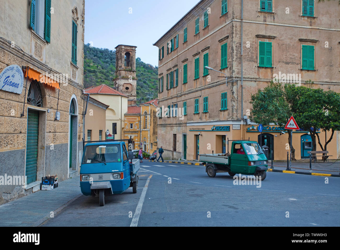 Ape mini Lkw in das Dorf Dolcedo, Provinz Imperia, Ligurien, Italien Stockfoto