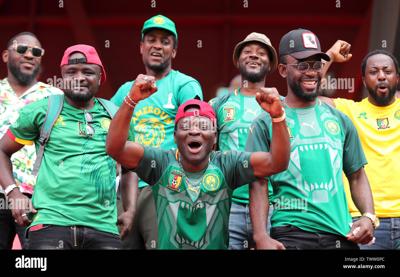 Kamerun Fans vor die FIFA Frauen-WM, die Runde der letzten 16 Match am Zustand du Hainaut, Valenciennes. Stockfoto