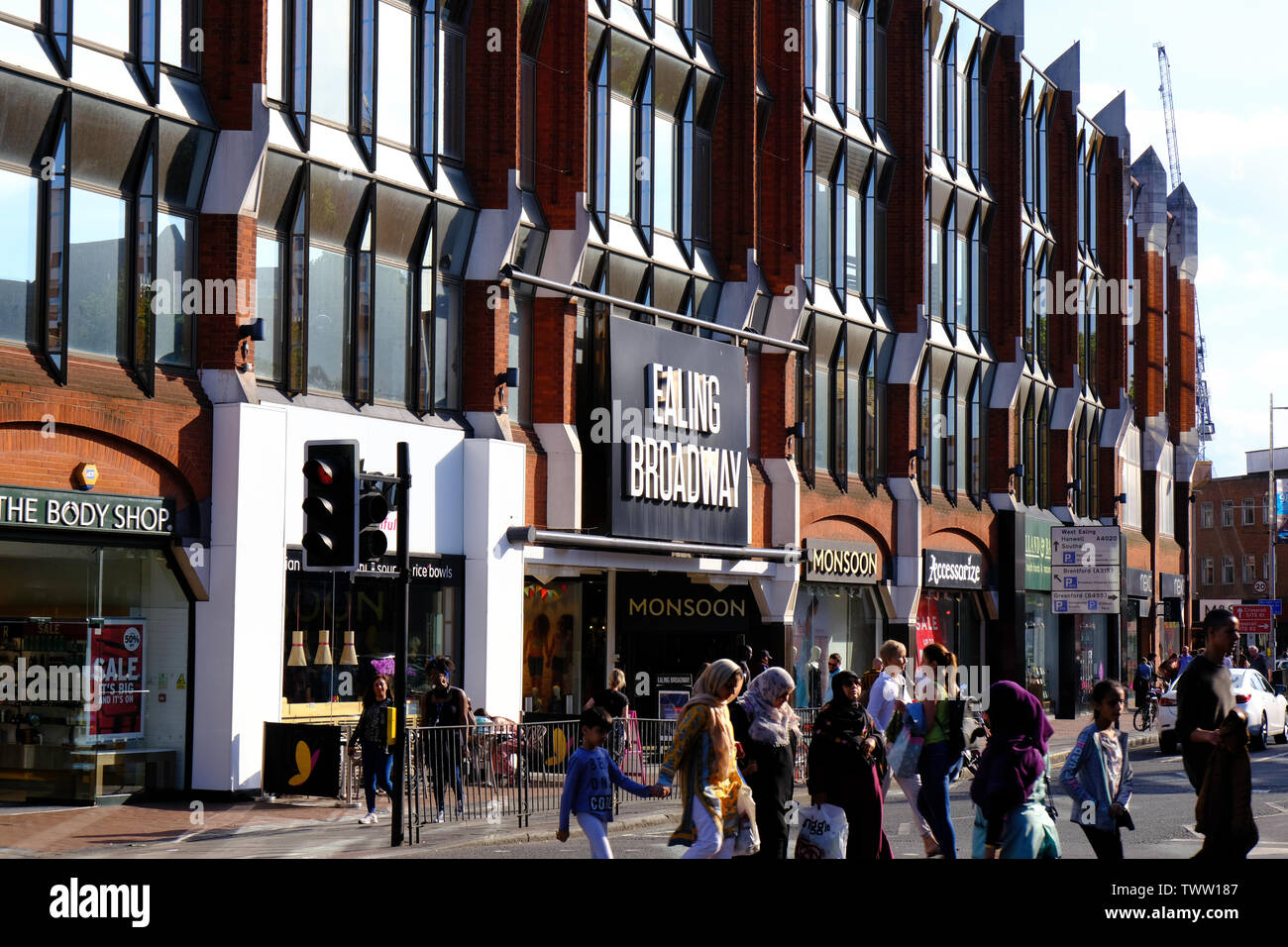 Ealing Broadway Shopping Centre, London, Vereinigtes Königreich Stockfoto