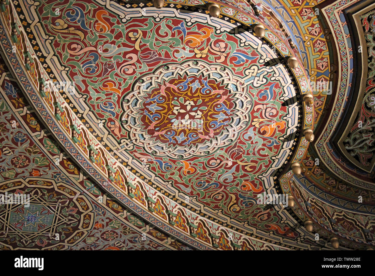 Verziert bemalte Decke in der Moschee Hassan II in Casablanca, Marokko Stockfoto