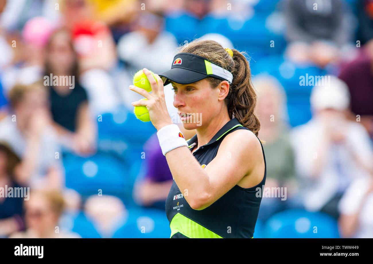 Eastbourne, Großbritannien. 23. Juni 2019. Johanna Konta von Großbritannien in Aktion auf dem Weg zum Sieg über Dayana Yastremska der Ukraine in der ersten Runde an der Natur Tal internationalen Tennisturnier in Devonshire Park in Eastbourne statt. Foto: Simon Dack/TPI/Alamy leben Nachrichten Stockfoto