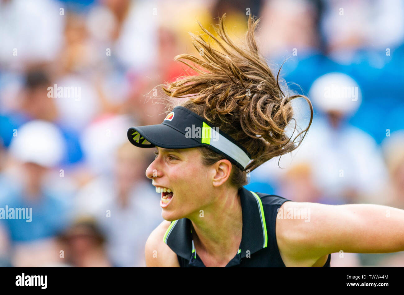 Eastbourne, Großbritannien. 23. Juni 2019. Johanna Konta von Großbritannien in Aktion auf dem Weg zum Sieg über Dayana Yastremska der Ukraine in der ersten Runde an der Natur Tal internationalen Tennisturnier in Devonshire Park in Eastbourne statt. Foto: Simon Dack/TPI/Alamy leben Nachrichten Stockfoto