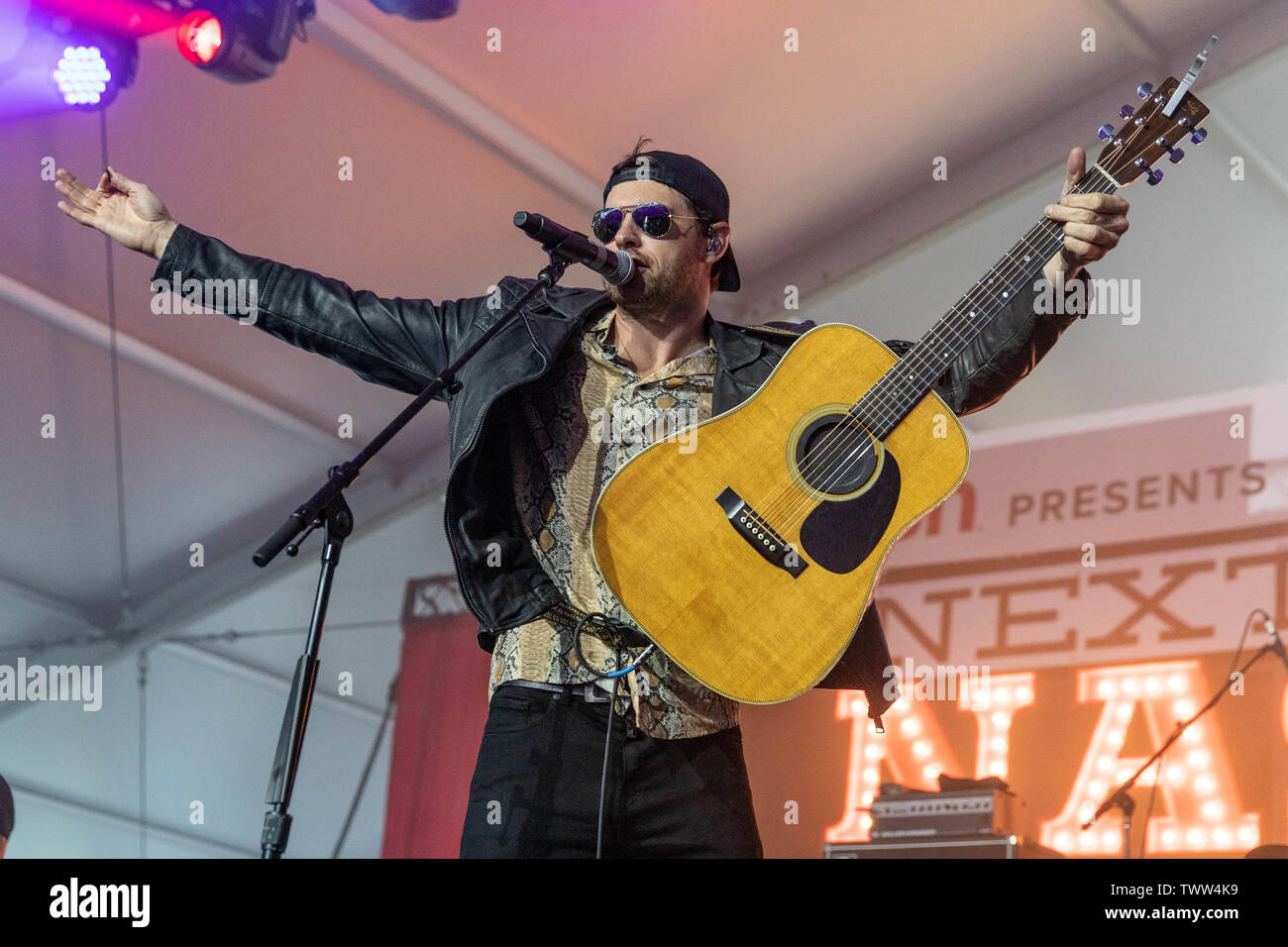 Juni 22, 2019, Chicago, Illinois, USA - Land Musiker MATT STELLS während des LakeShake Country Music Festival in Chicago, Illinois (Bild: © Daniel DeSlover/ZUMA Draht) Stockfoto