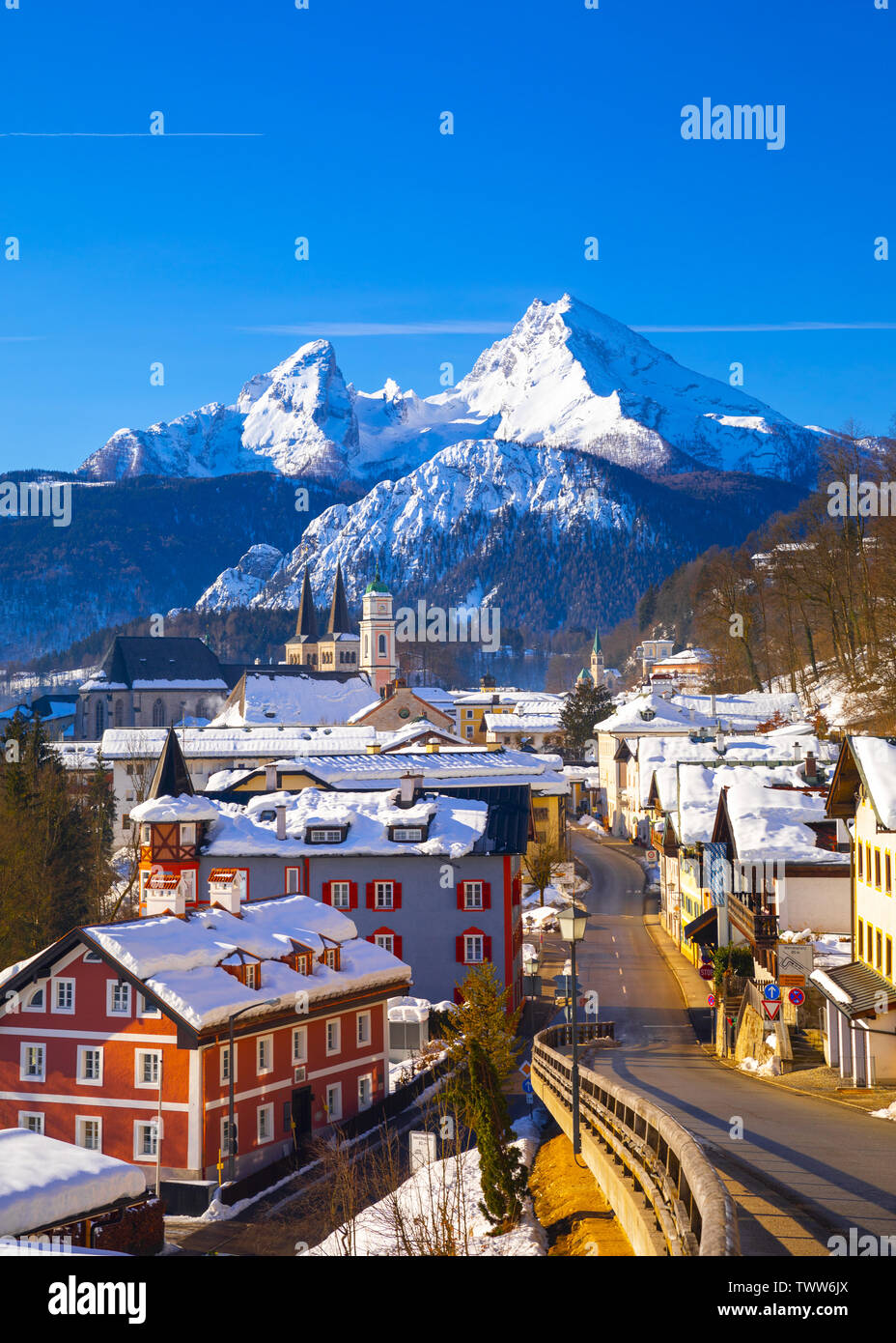 Schönen Blick auf berühmte Watzmann peak an einem kalten sonnigen Tag im Winter Stockfoto