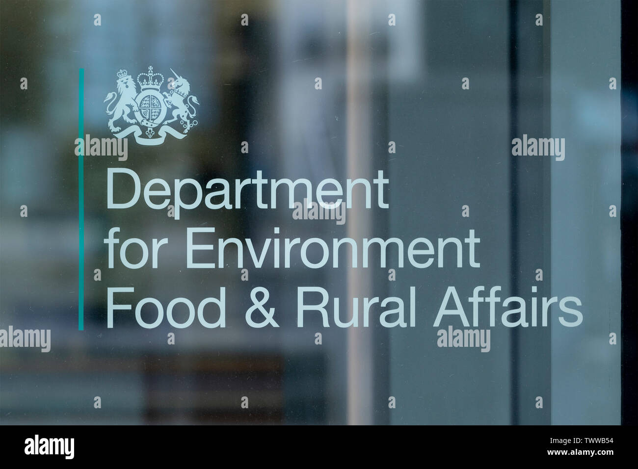 Beschilderung für das Ministerium für Umwelt, Ernährung und Angelegenheiten des ländlichen Raums im Home Office Gebäude auf marsham Street in London, Großbritannien. Stockfoto