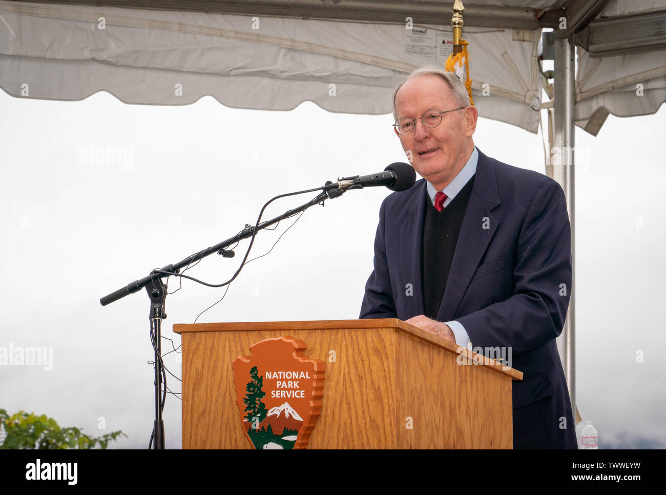 Senator Lamar Alexander hat ein goofy Blick auf seinem Gesicht bei der Einweihung der Foothills Parkway in die Great Smoky Mountains. Stockfoto