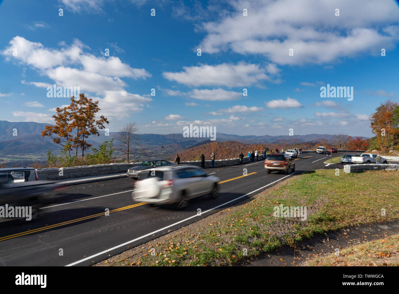 Besucher entlang der Foothills Parkway in trägt Tal im Great Smoky Mountain National Park. Stockfoto