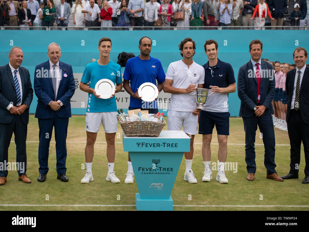 Die Queens Club, London, Großbritannien. 23. Juni 2019. Tag 7 des Fiebers Baum Meisterschaften. Feliciano Lopez (ESP) & Andy Murray (GBR), die doppelten Finale gewinnen. Credit: Malcolm Park/Alamy Leben Nachrichten. Stockfoto